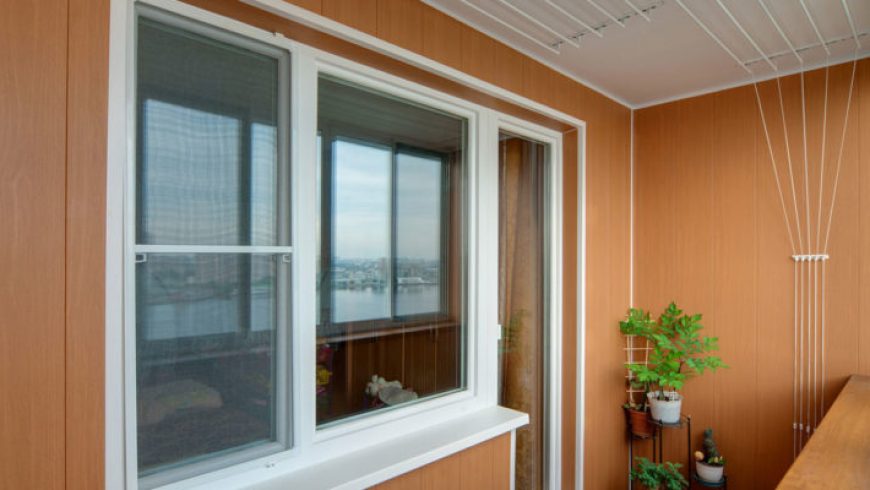 Отделка пластиковыми панелями лоджии. Достоинства и нюансы при монтаже